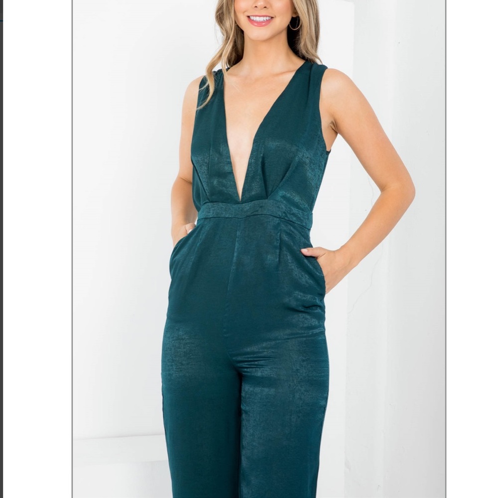 Hunter Green Satin Sleeveless Jumpsuit With Pockets - Picture 4 of 6